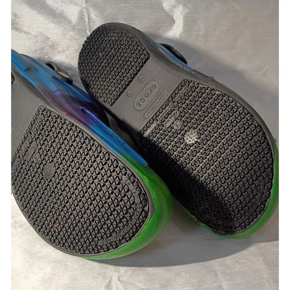 Men's Size 13M Crocs Bistro Graphic Clog Slip Resistant Green Red Blue Purple